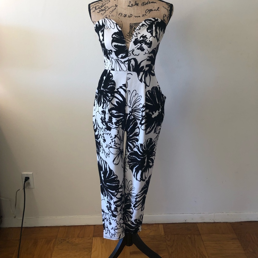 ♥️ Black & White Sweetheart Neckline Jumpsuit♥️
